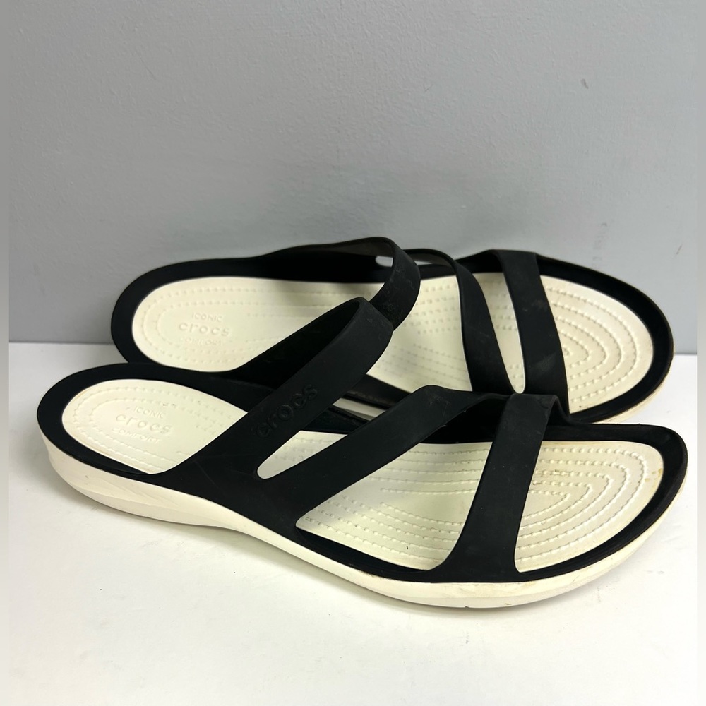 Crocs- Iconic, White/‎ Black, Womens size: 11, Pre-Owed good condition